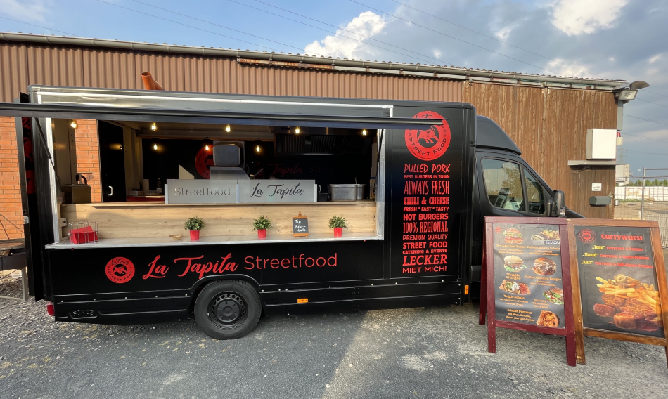 Foodtruck von La Tapita am Abend im Außeneinsatz
